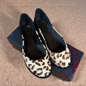 Carlos Santana Daniela Leopard flats